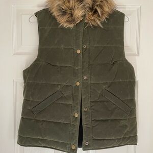 NWT Stormy Kromer Olive Green Quilted Vest with Faux Fur Collar